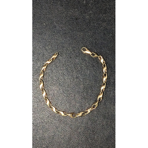 807 - A 9ct Bracelet. 6.5gms