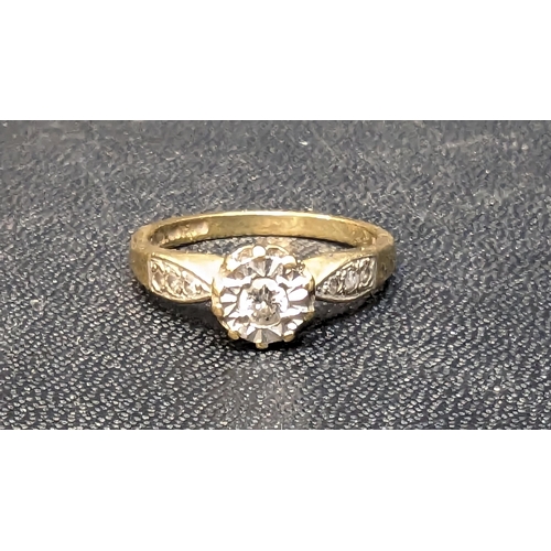 749 - An 18ct Gold Diamond Ring with Accents to the shoulders. 3.6gm
Ring Size M