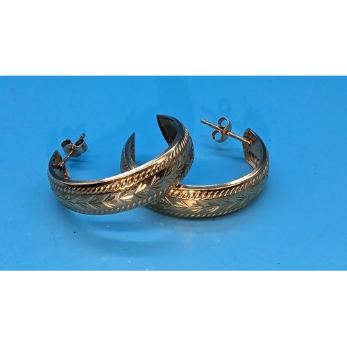 774 - A Pair of Hallmarked 9ct Gold Earrings, 2gms.