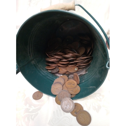 881 - A Large Quantity of GB Pennies.