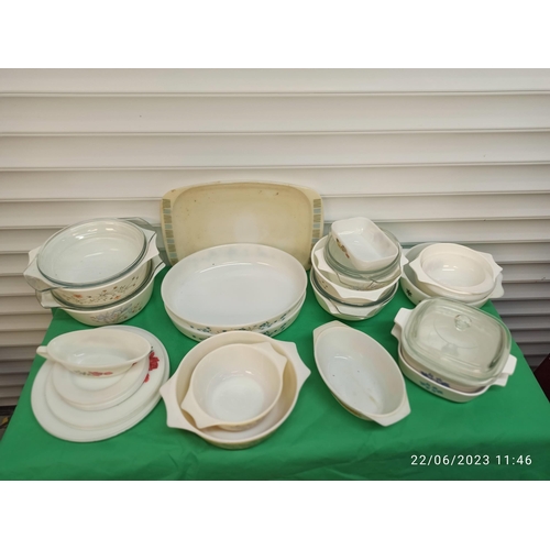 250 - Box of Mixed Pyrex Including : 2 Large Serving Dishes (Oval), 3 x Large Casserole Dishes (Round), 4 ... 