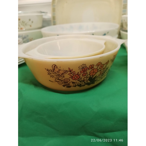 250 - Box of Mixed Pyrex Including : 2 Large Serving Dishes (Oval), 3 x Large Casserole Dishes (Round), 4 ... 