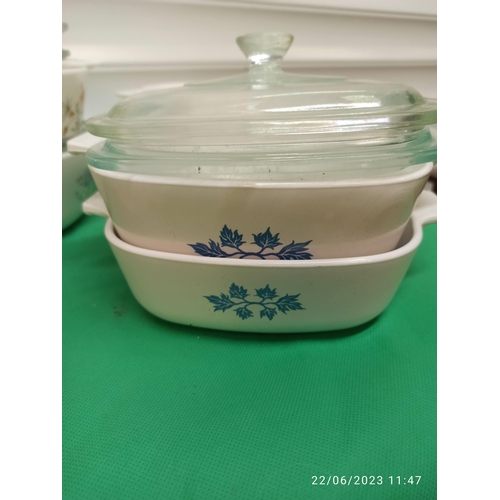 250 - Box of Mixed Pyrex Including : 2 Large Serving Dishes (Oval), 3 x Large Casserole Dishes (Round), 4 ... 