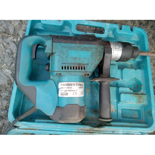 92 - SDS Hammer Drill with Attachments. - Needs attention