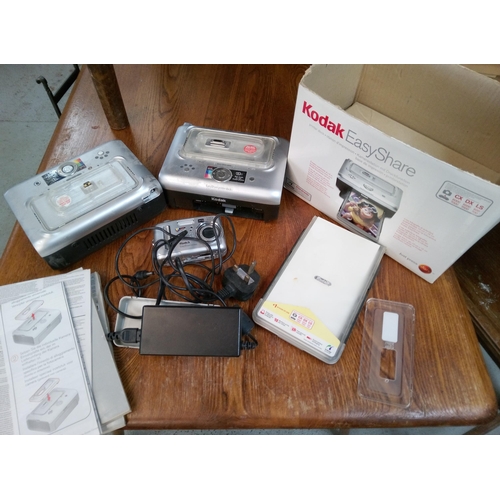 223A - 2 Kodak Easy Share Systems with Instructions and a Kodak Easy Share Camera and Power Leads.
Spares/R... 