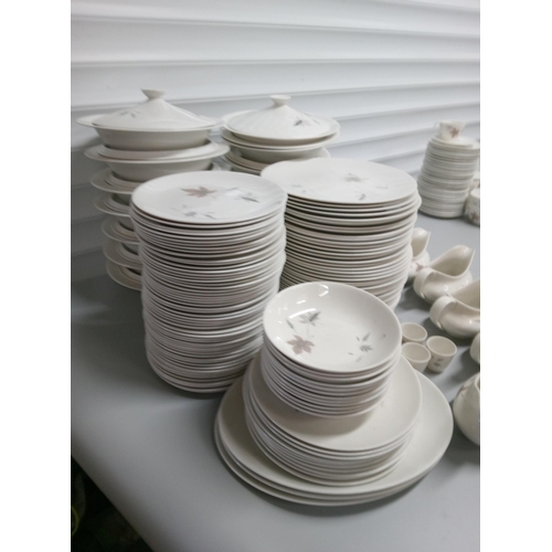 251 - Quantity of Royal Doulton 