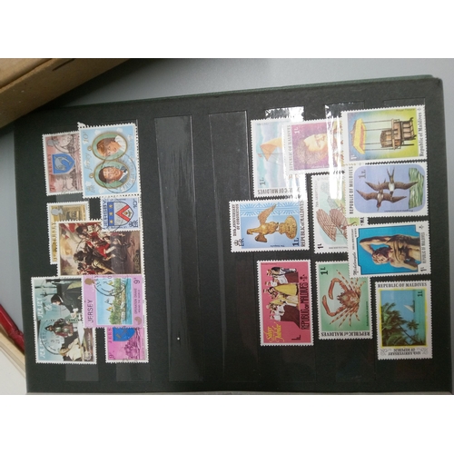 1214 - Selection of Stamps in 5 Albums.