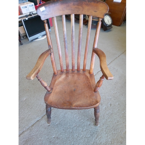 392 - Antique Windsor Arm Chair (in need of slight attention to arm as pictured).