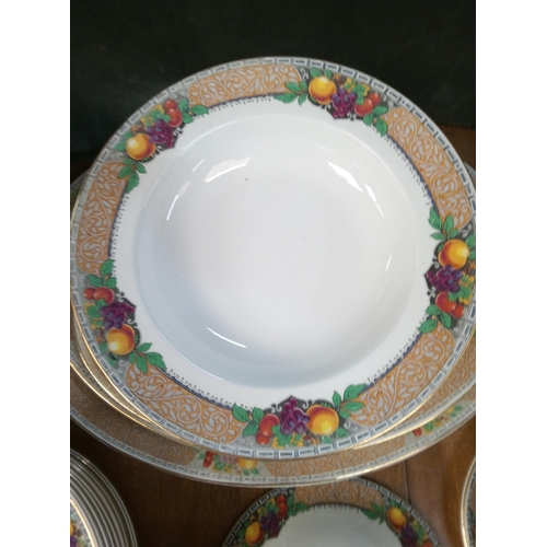 261 - Grimwade Dinner Service including:
1 x 39cm Oval Platter
1 x 35cm Oval Platter
2 x 30cm Oval Platter... 