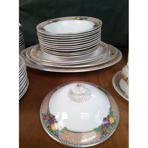 261 - Grimwade Dinner Service including:
1 x 39cm Oval Platter
1 x 35cm Oval Platter
2 x 30cm Oval Platter... 