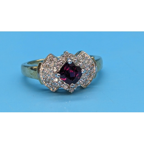 473 - 9k yellow gold halo ring with garnets and diamonds. Garnet 0.50ct approx. Diamonds 0.32ct approx.   ... 