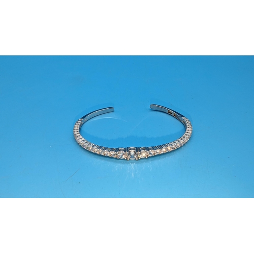 515 - Silver hinged bangle set with graduated round cz.