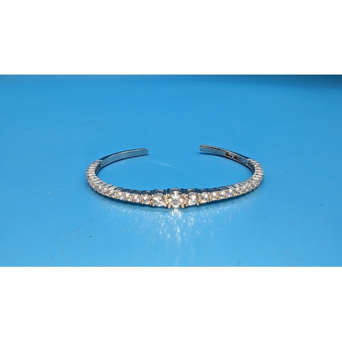 515 - Silver hinged bangle set with graduated round cz.