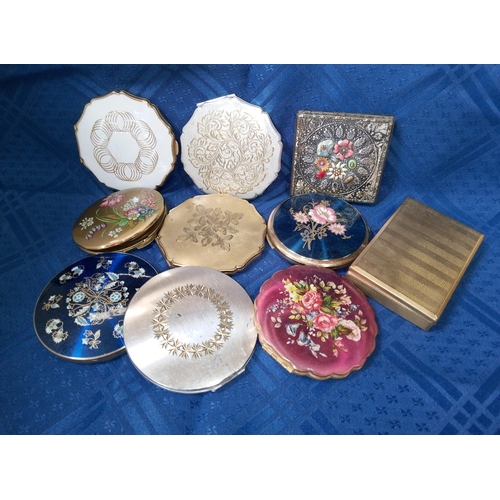 636 - 10 x Vintage Powder Compacts.