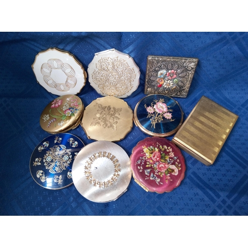 636 - 10 x Vintage Powder Compacts.