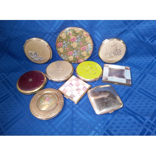 630 - 10 x Vintage Powder Compacts.