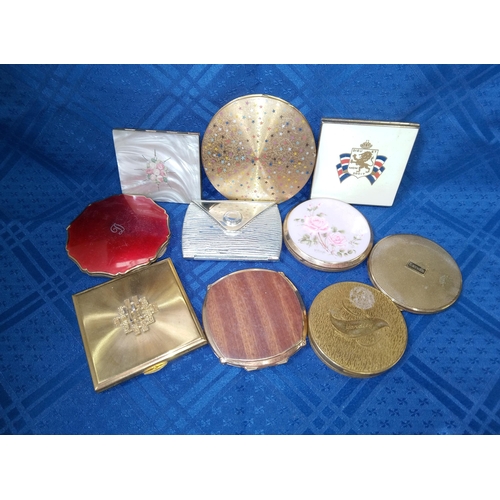 633 - 10 x Vintage Powder Compacts.