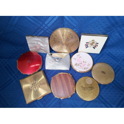 633 - 10 x Vintage Powder Compacts.