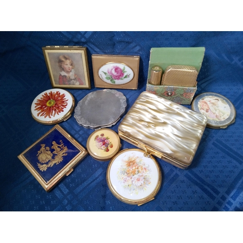 634 - 10 x Vintage Powder Compacts.