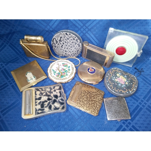 632 - 11 x Vintage Powder Compacts.