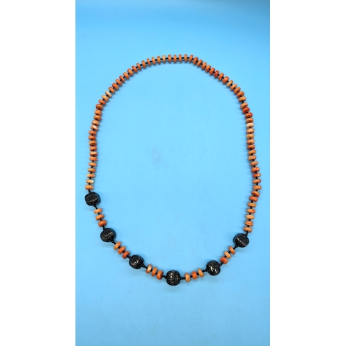 579 - A Chinese Coral Necklace.