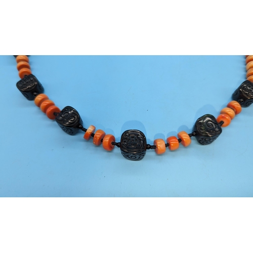 579 - A Chinese Coral Necklace.