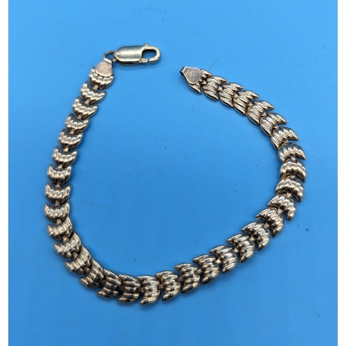 509 - An Italian 9ct Gold Bracelet, 8.26gms.