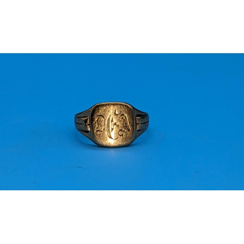 507 - A 9ct Gold Engraved Signet Ring, Size S.