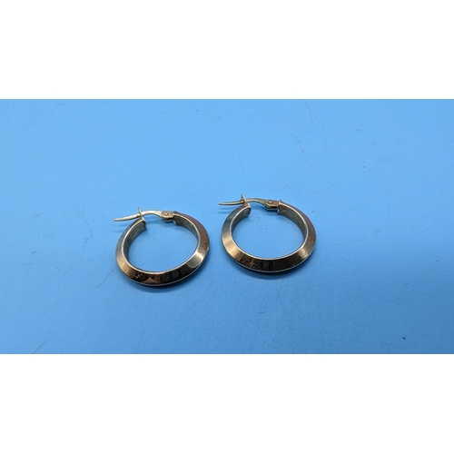 511 - A Pair of 9ct Gold Earrings 1.5 Grams