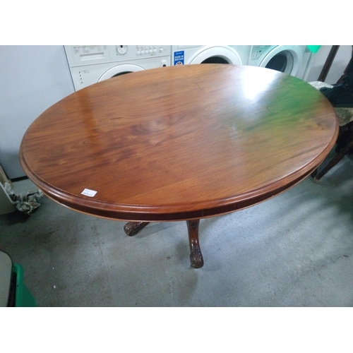 796 - Oval Dining Table with Carved Base on Castors.