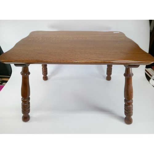 792 - Small Oak Coffee Table with Turned Legs 40cm H x 62cm L x 46 cm W.