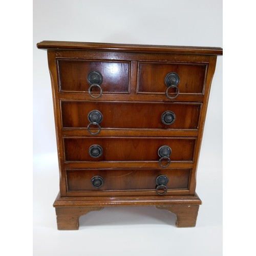 1253 - A Small Chest of Drawers with 2 Small and 3 Larger Drawers. 50cmH x 43cm W x 30cm D.