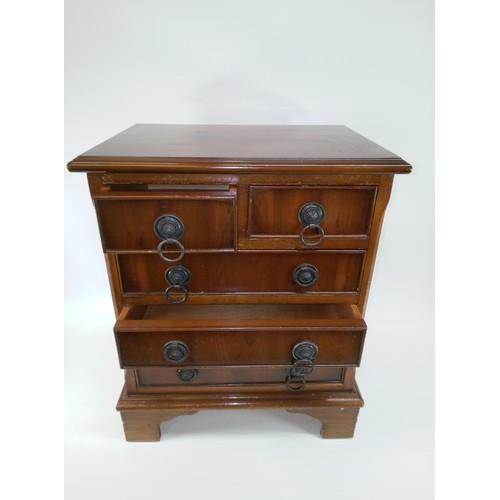 1253 - A Small Chest of Drawers with 2 Small and 3 Larger Drawers. 50cmH x 43cm W x 30cm D.