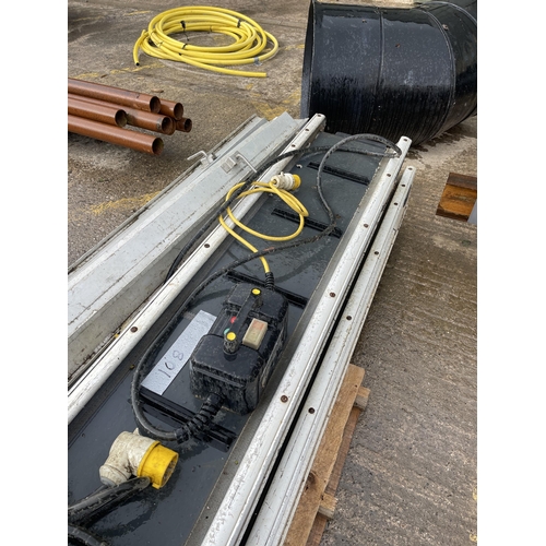 108 - 110v Conveyor system with hopper
** Please note this is a trade sale, therefore FULL Vat is applied ... 