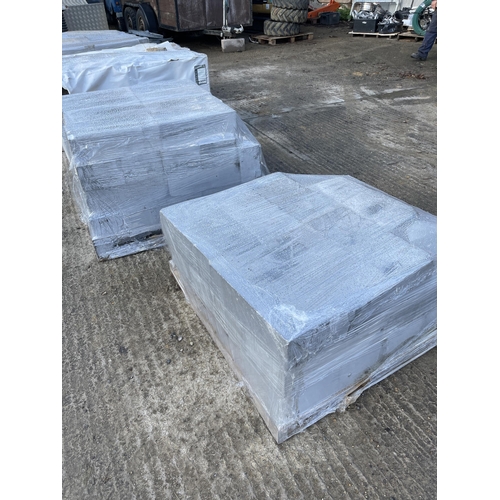 466 - 6 inch thermolite blocks approx 55 

** Please note this is a trade sale, therefore FULL Vat is appl... 