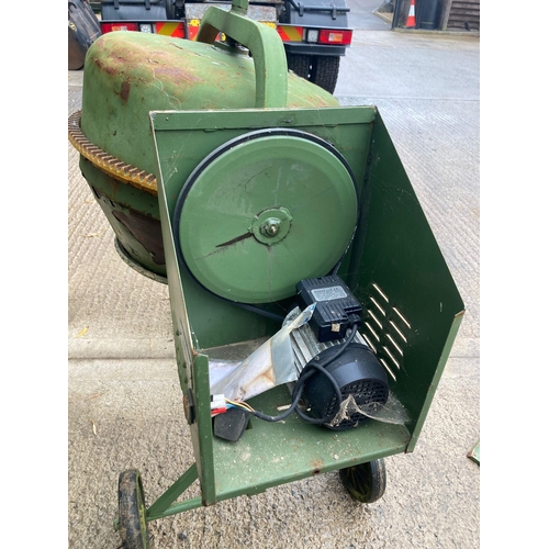 104 - Electric site mixer- Green- Runs