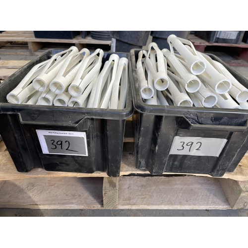 392 - Pile Plastic Spacers x 2 boxes 

** Please note this is a trade sale, therefore FULL Vat is applied ... 