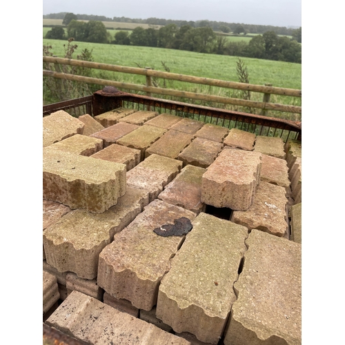 422 - Free draining porous paving block sets 200 x 100 x 60mm (Crates not included)