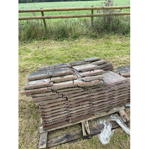 437 - Marley Modern style (Spec unknown) roof tiles x 3 pallets (16