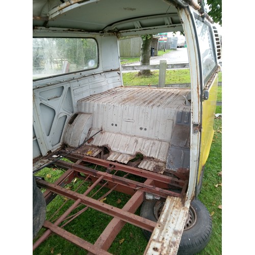 210 - VW T2 Campervan with pop top for full restoration