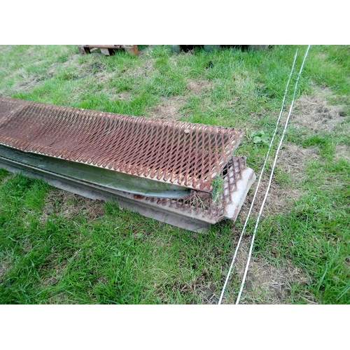 317 - Pair of large vehicle ramps

** Please note this is a trade sale, therefore FULL Vat is applied on S... 