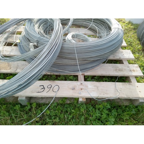 390 - Pallet of Tying wire, varying thickness, 2.5mm, 3.5mm 

** Please note this is a trade sale, therefo... 