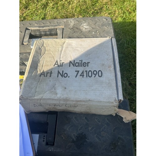 845 - Air Navi Gun - Pneumatic Tacker 

** Please note this is a trade sale, therefore FULL Vat is applied... 