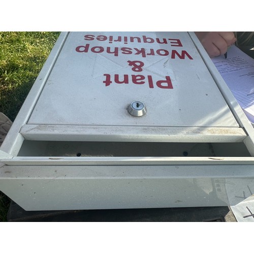 846 - White Mail/post box - no key  

** Please note this is a trade sale, therefore FULL Vat is applied o... 