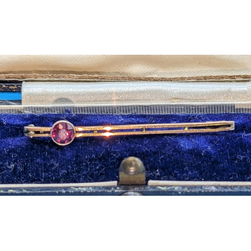 578 - A 9ct Gold and Amethyst Pin Brooch in Jewellers Box