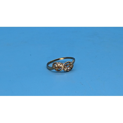 597 - A 9ct Gold Ring Suze O/P