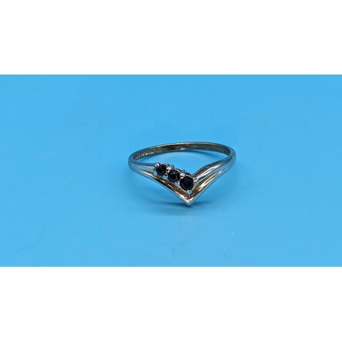 582 - A V Shaped Hallmarked 9ct White Gold Plated Sapphire Ring. Size L/M.