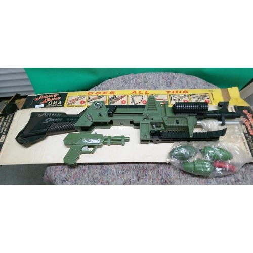 1057 - Johnny Seven O.M.A ( one man army) 6025.7 Gus in 1, including a Vintage Delux Reading Topper Johnny ... 