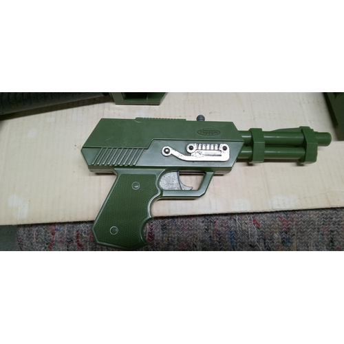 1057 - Johnny Seven O.M.A ( one man army) 6025.7 Gus in 1, including a Vintage Delux Reading Topper Johnny ... 