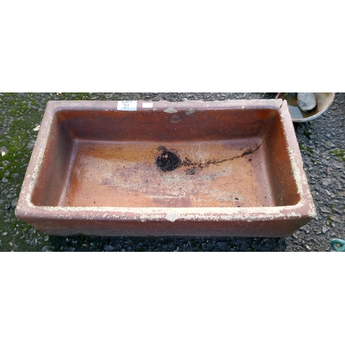 31 - Large Butlers Sink with Crack to Base 27cm x 90cm x 36cm